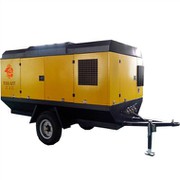 Liukkuun asennettavat moottorin ilmakompressorit